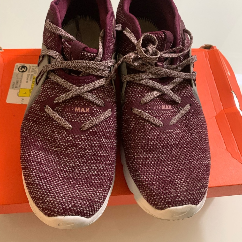 Nike Air Max maroon and grey tweed women size 10. Don’t have insoles